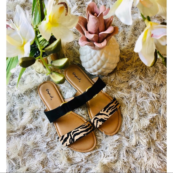 Qupid Shoes - NEW Tiger Sandals